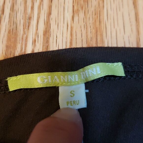 New! Gianni Bini Top, 3/4 sleeve shirt - Picture 5 of 7